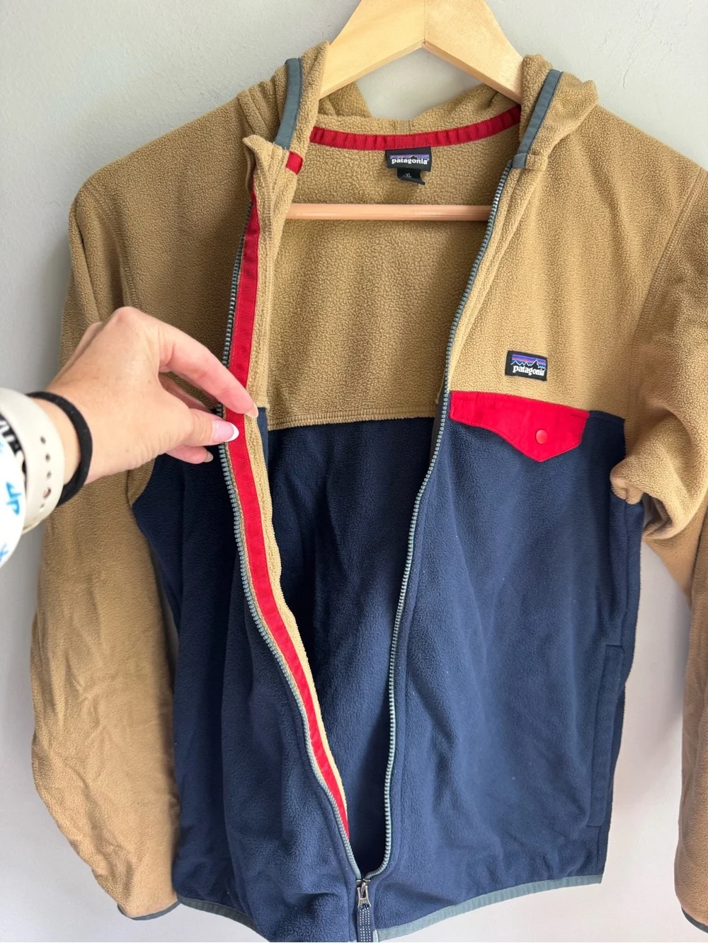Patagonia Kids Hooded Fleece Full Zip Jacket in Tan, Navy & Red Two Tone
